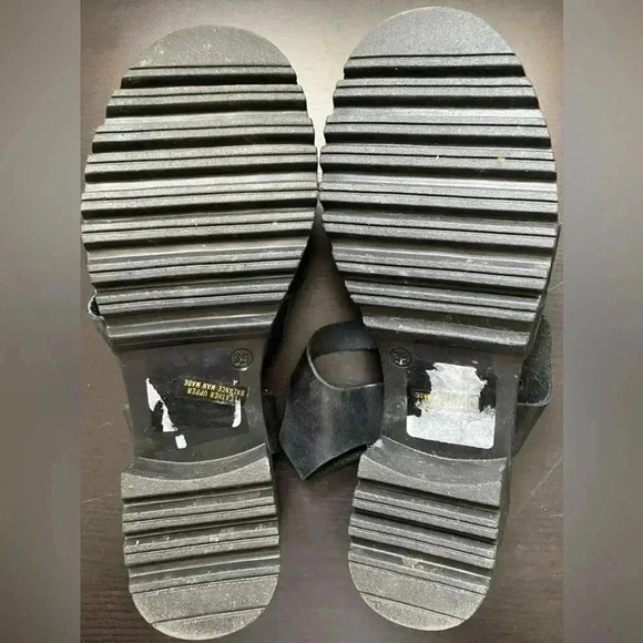 Seven Dials Sandals - Picture 2 of 3